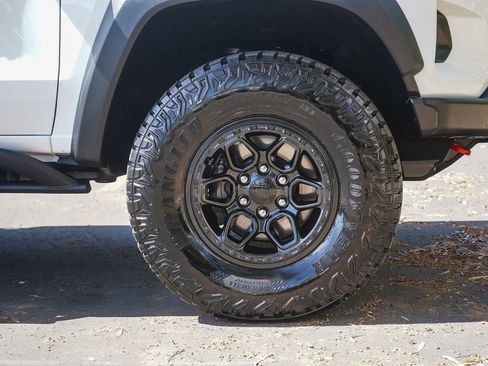 Used 2024 Chevrolet Colorado ZR2 w/ ZR2 Bison Edition AWD/4WD image 9