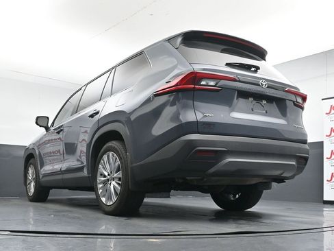 Used 2025 Toyota Grand Highlander AWD image 32