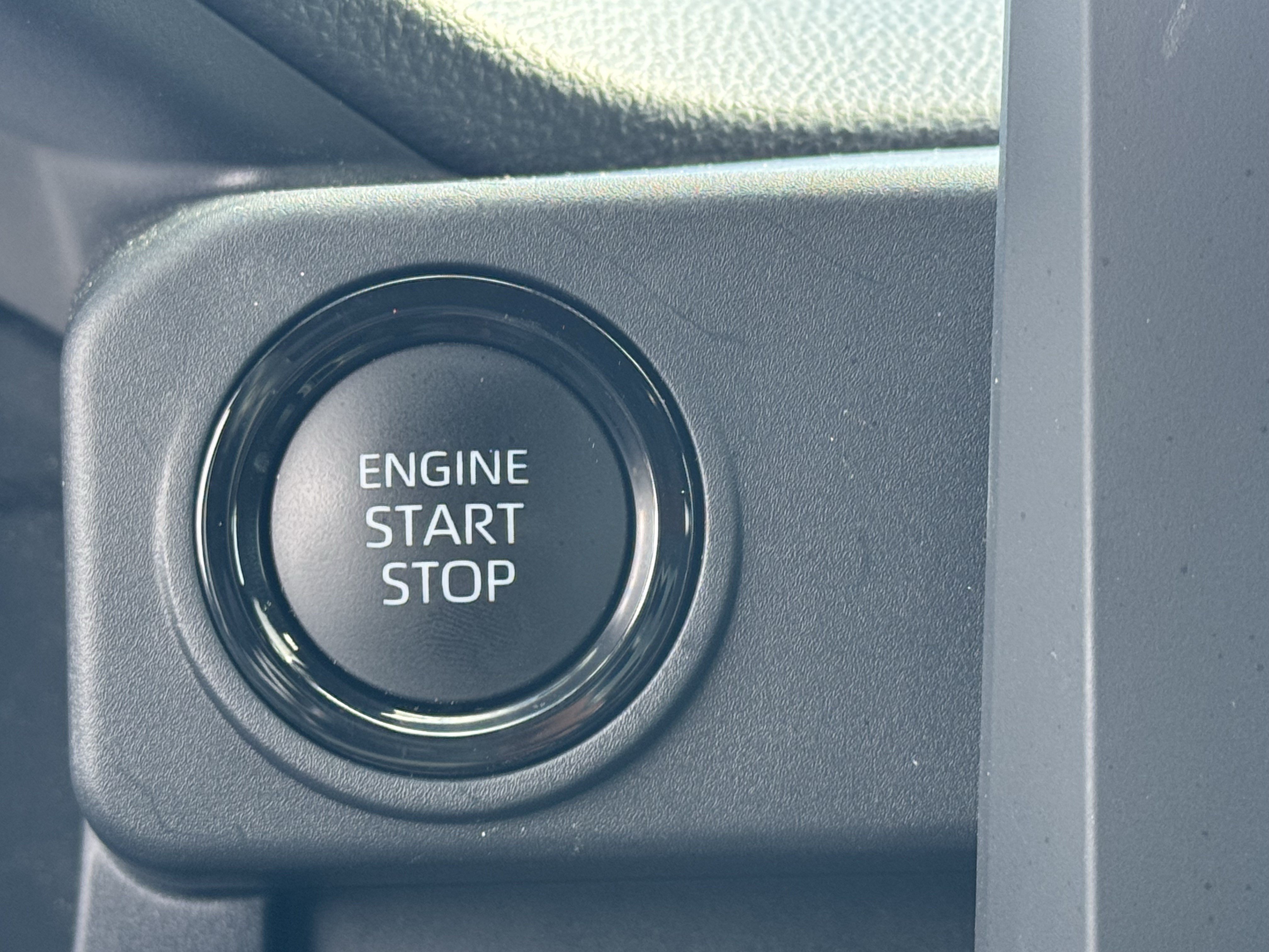 Used 2025 Toyota Tacoma SR5 AWD/4WD image 30