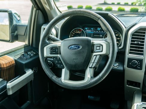 Used 2015 Ford F150 Lariat w/ Equipment Group 502A Luxury AWD/4WD image 20