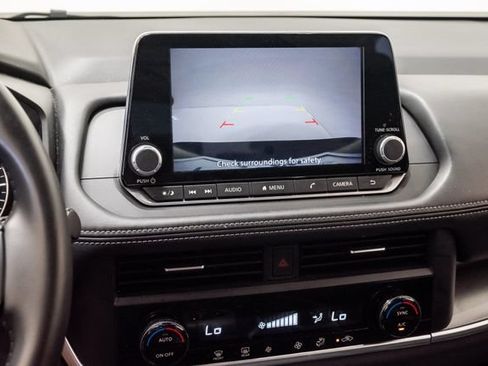 Used 2025 Nissan Rogue SV AWD/4WD image 14