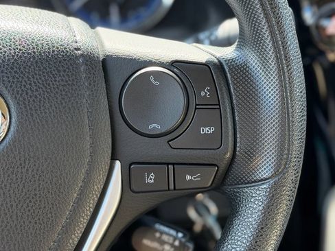 Used 2017 Toyota Corolla LE FWD image 8