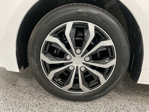 Used 2022 Toyota Corolla LE image 16