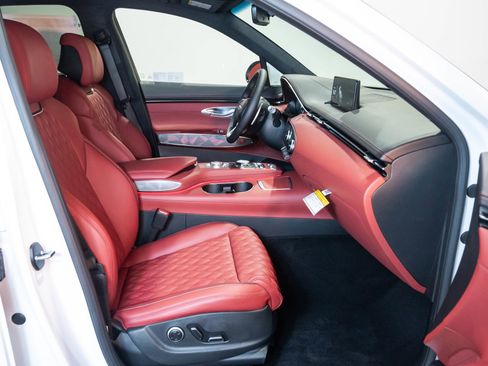 Used 2025 Genesis GV70 3.5T Sport w/ Sport Advanced Package image 10