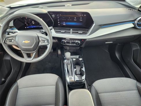 Used 2025 Chevrolet Trax LT image 13