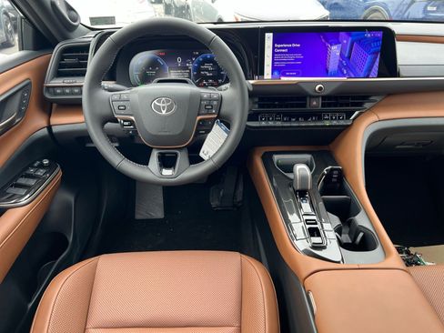 New 2025 Toyota Crown Signia image 18
