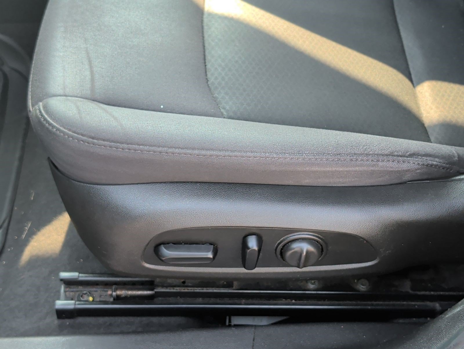 Used 2017 Chevrolet Malibu LT FWD image 10