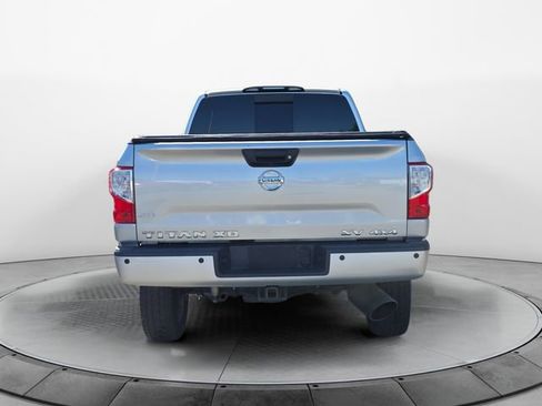 Used 2019 Nissan Titan SV w/ SV Convenience Package AWD/4WD image 4