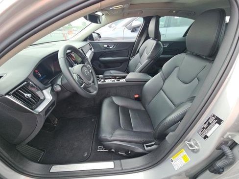Used 2025 Volvo S60 B5 Core image 5