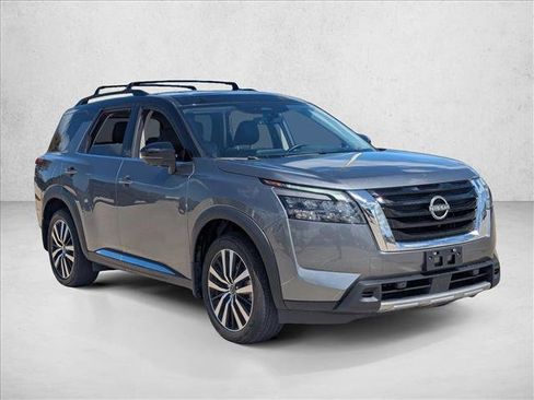 Used 2025 Nissan Pathfinder Platinum w/ Cargo Package image 3