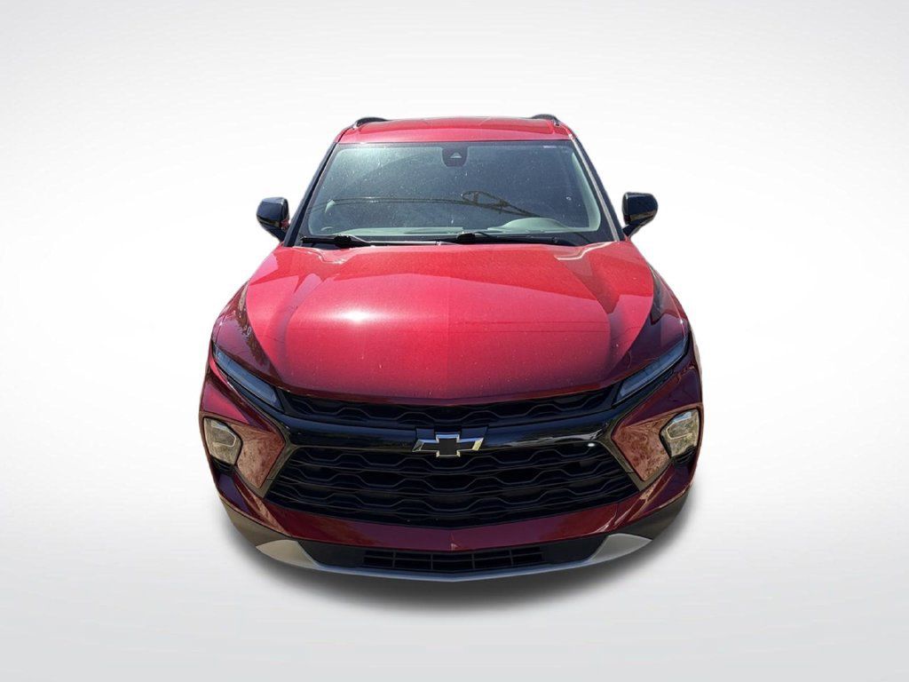 Used 2024 Chevrolet Blazer LT FWD image 2