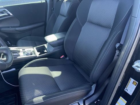 Used 2024 Mitsubishi Outlander ES image 11