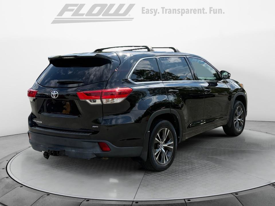 Used 2017 Toyota Highlander LE AWD/4WD image 9