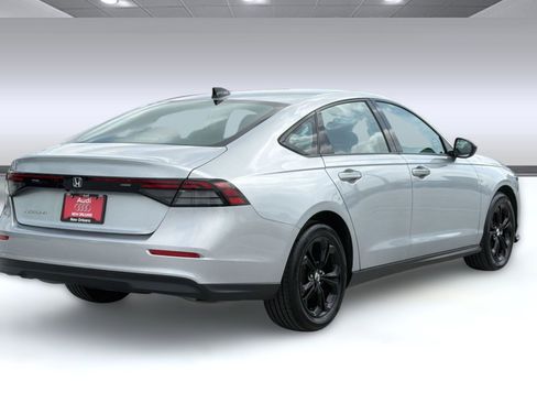 Used 2025 Honda Accord SE image 9