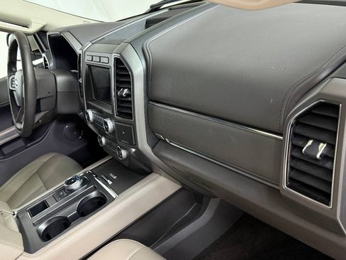 Used 2018 Ford Expedition XLT w/ Equipment Group 202A RWD image 40