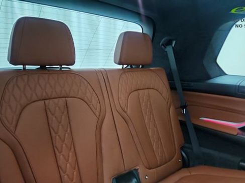 Used 2025 BMW X7 M60i AWD/4WD image 31