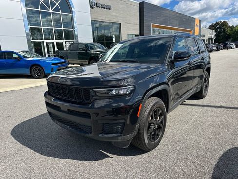 Used 2025 Jeep Grand Cherokee L Laredo AWD/4WD image 4