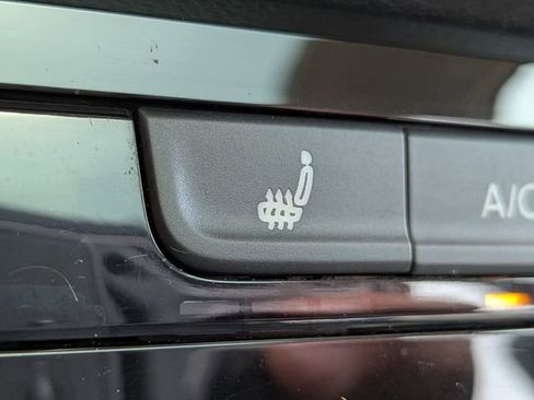 Used 2023 Volkswagen Taos SE w/ Panoramic Sunroof Package image 24