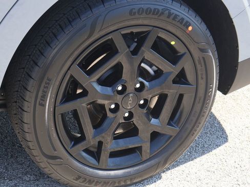 New 2026 Kia Carnival SX FWD image 33