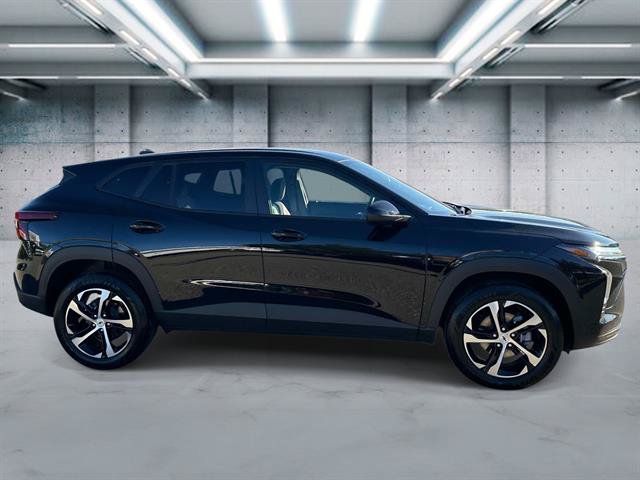 Used 2026 Chevrolet Trax RS w/ Driver Confidence Package FWD image 3