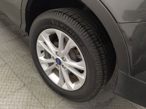 Used 2018 Ford Escape SE w/ Ford Safe & Smart Package FWD image 31