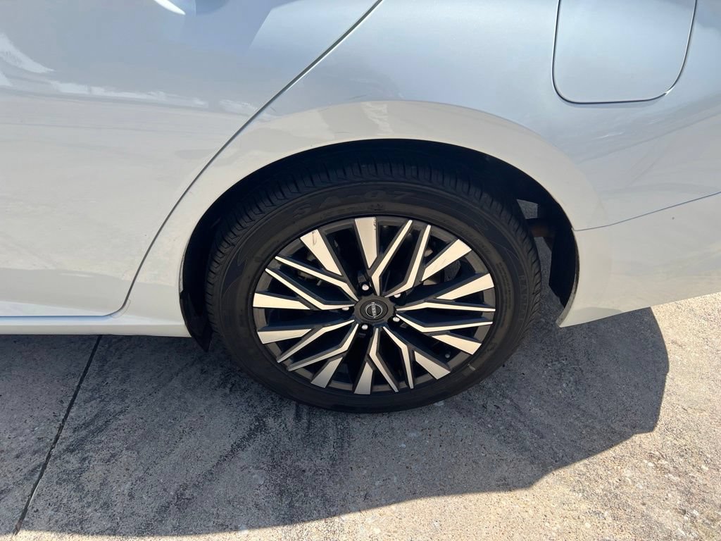 Used 2024 Nissan Altima 2.5 SV FWD image 8