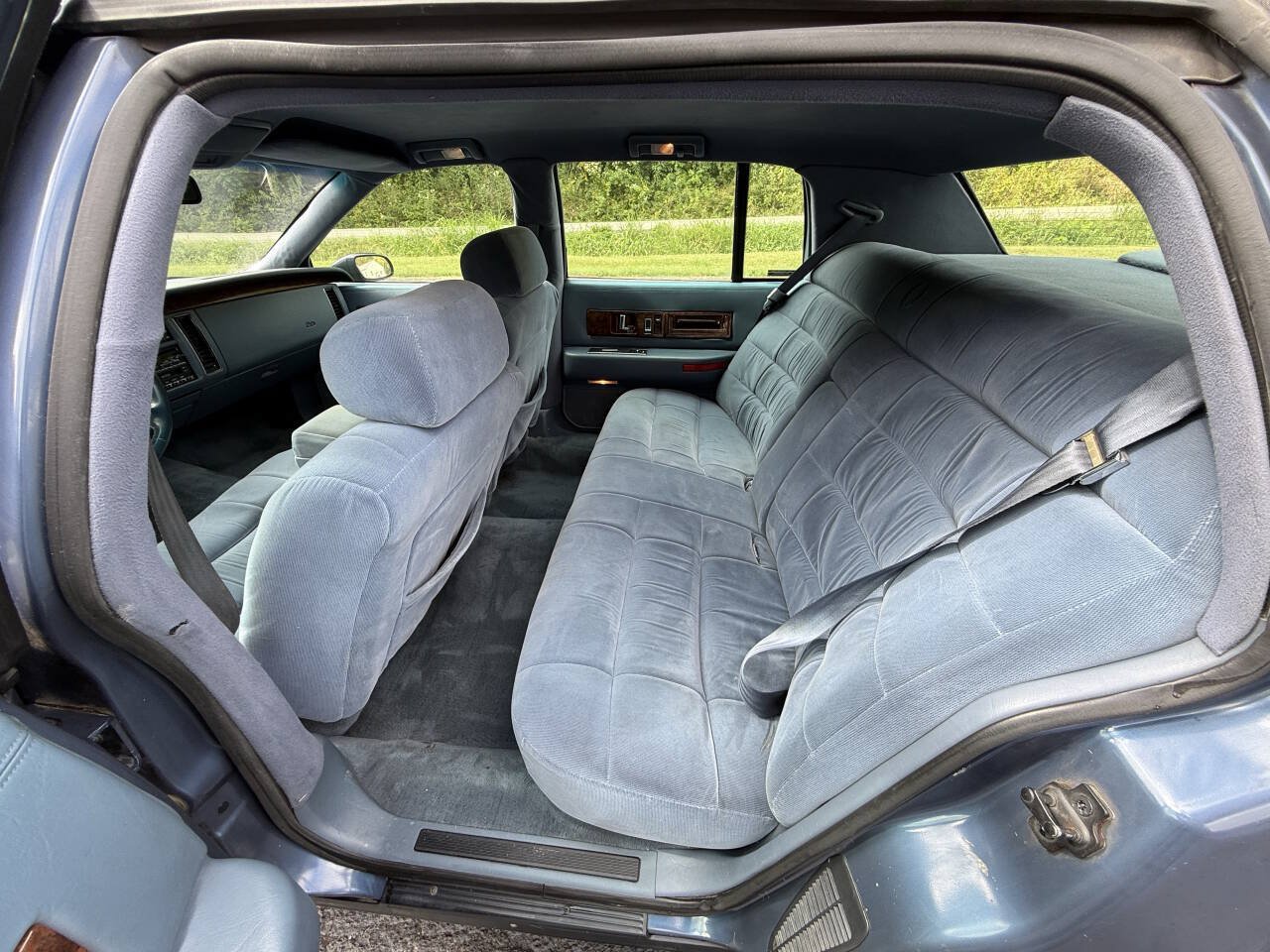 Used 1994 Cadillac Fleetwood Brougham RWD image 11
