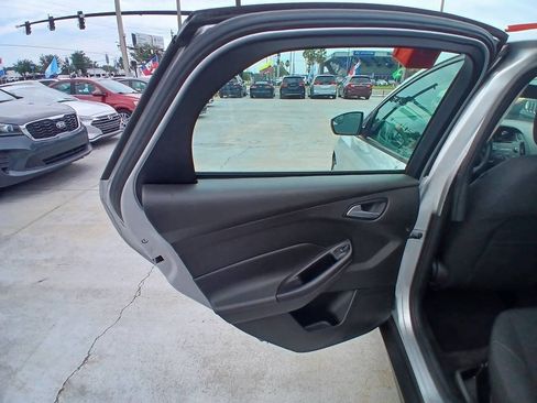 Used 2016 Ford Focus SE FWD image 8