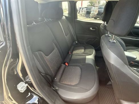 Used 2023 Jeep Renegade Latitude AWD/4WD image 28