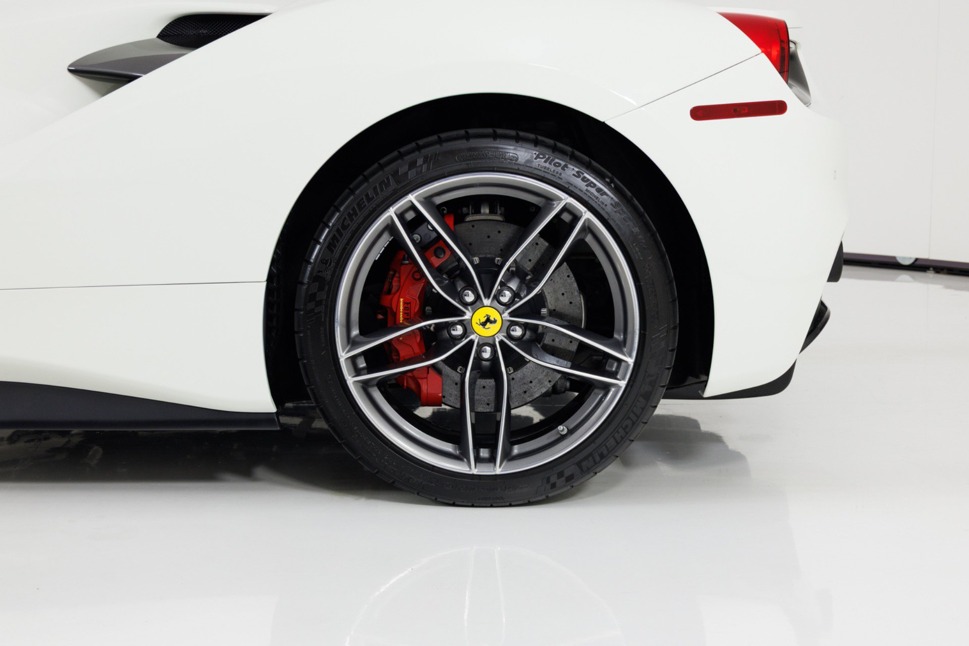 Used 2017 Ferrari 488 Spider RWD image 13