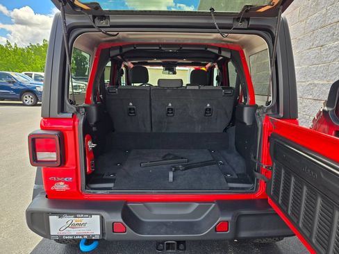 Used 2024 Jeep Wrangler Unlimited AWD/4WD image 38