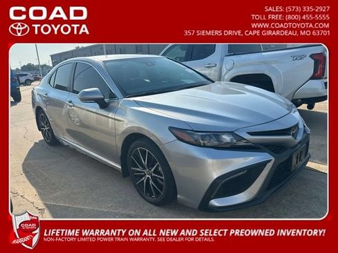 Used 2023 Toyota Camry SE FWD image 1