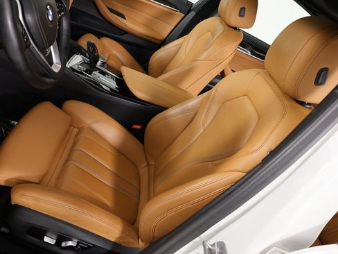 Used 2023 BMW 530i xDrive image 10