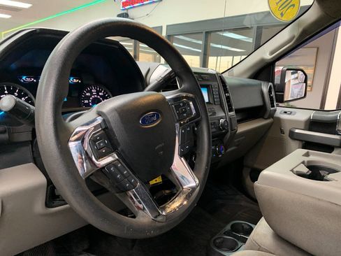 Used 2015 Ford F150 XLT image 7