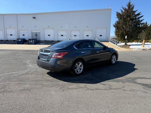 Used 2013 Nissan Altima 2.5 SV image 4