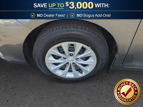 Used 2017 Toyota Camry LE FWD image 13