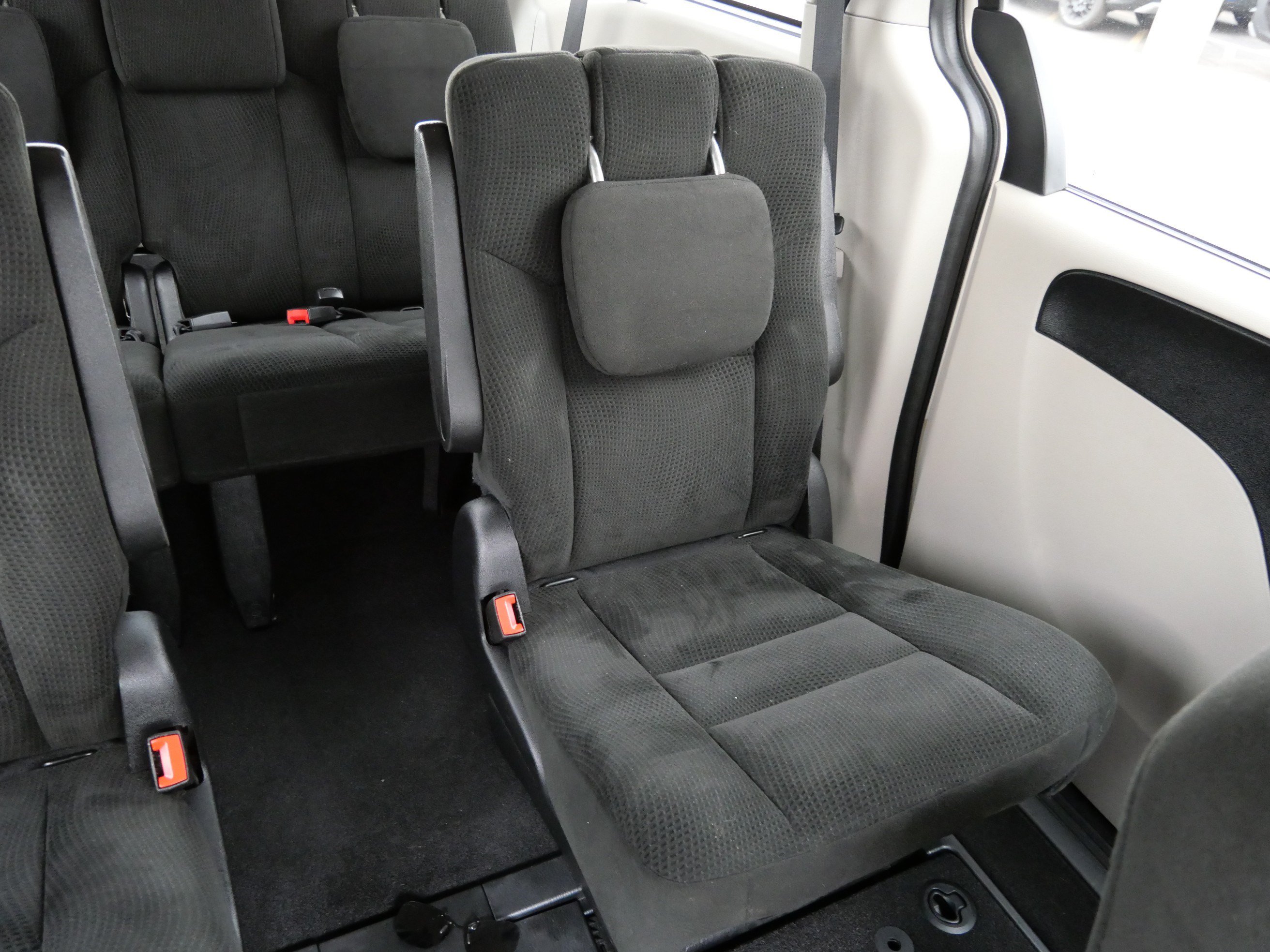 Used 2016 Dodge Grand Caravan SXT w/ Rear Park Assist Package FWD image 15