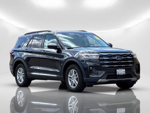 Used 2025 Ford Explorer Active w/ Active Comfort Package RWD image 8