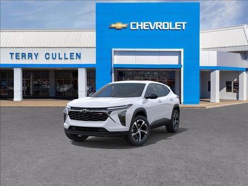 New 2026 Chevrolet Trax RS w/ Sunroof Package image 8