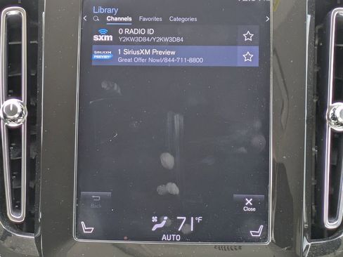 Used 2020 Volvo XC40 T4 Momentum w/ Protection Package Premier image 18