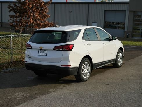Used 2023 Chevrolet Equinox LS image 4