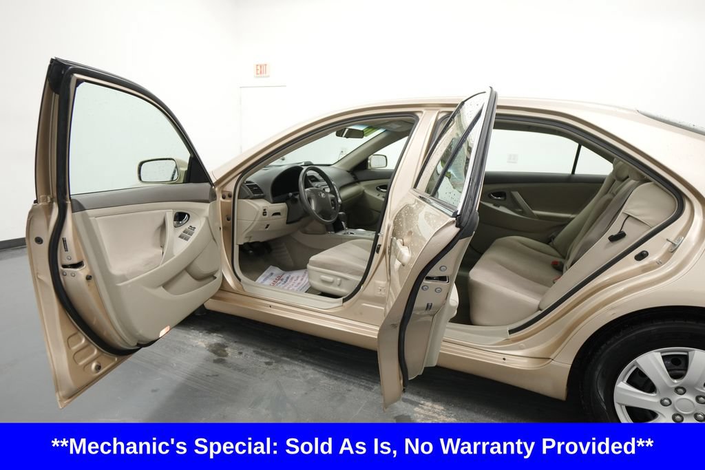 Used 2010 Toyota Camry LE FWD image 17
