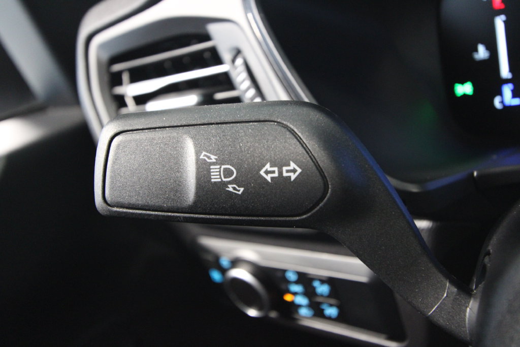 Used 2025 Ford Escape ST-Line w/ Equipment Group 301A FWD image 12