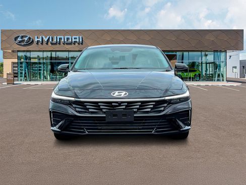 New 2025 Hyundai Elantra Limited w/ Cargo Package FWD image 12