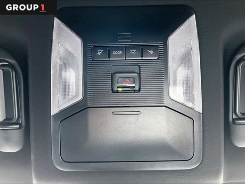 Used 2021 Toyota RAV4 SE image 31