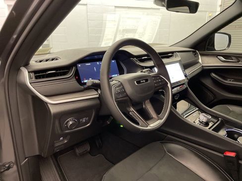 New 2026 Jeep Grand Cherokee Altitude image 14