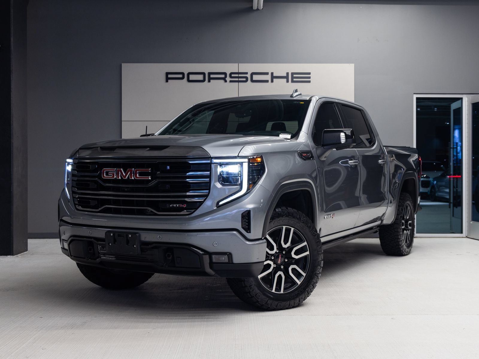 Used 2023 GMC Sierra 1500 AT4 w/ Technology Package AWD/4WD image 1