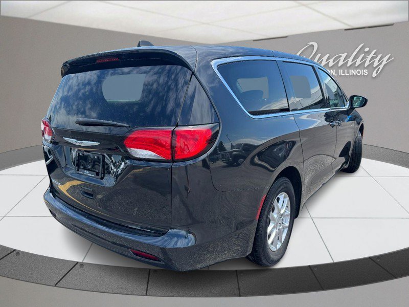 Used 2023 Chrysler Voyager LX FWD image 4