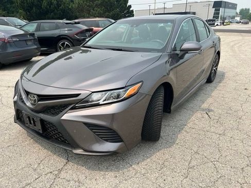 Used 2018 Toyota Camry SE w/ Moonroof Package FWD image 4