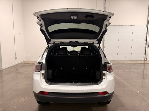 Used 2025 Jeep Compass Limited AWD/4WD image 9